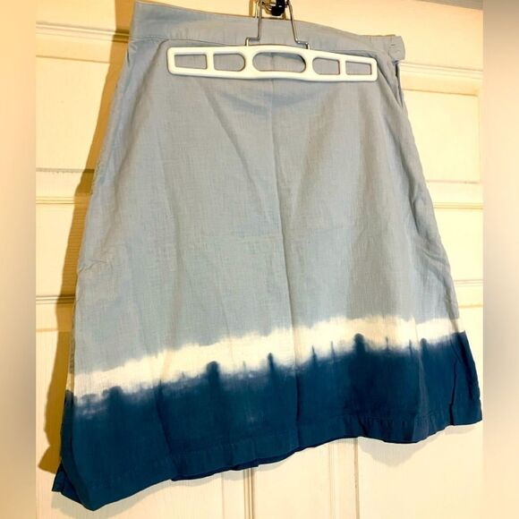 Old Navy Dresses & Skirts - Old Navy Just Below the Waist, A line skirt, knee length, size 1, great shape